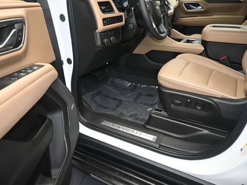 Used 2024 Chevrolet Suburban Premier AWD/4WD image 11