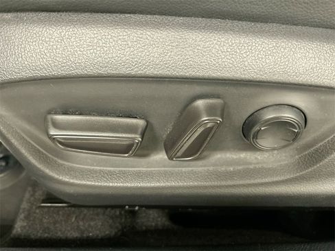 Used 2020 Toyota Camry image 10