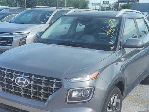 Used 2026 Hyundai Venue SEL FWD image 2