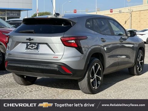 Used 2025 Chevrolet Trax RS w/ Sunroof Package FWD image 6