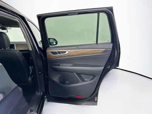Used 2025 Volkswagen Atlas SE FWD image 31