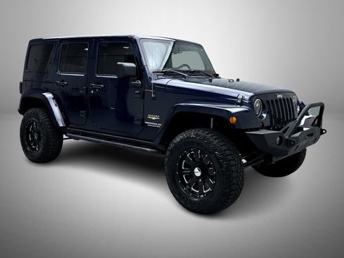 Used 2013 Jeep Wrangler Unlimited Sahara w/ Connectivity Group AWD/4WD image 3
