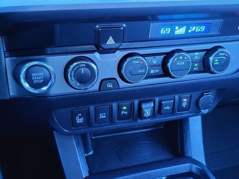 Used 2021 Toyota Tacoma TRD Off-Road w/ Technology Package image 19