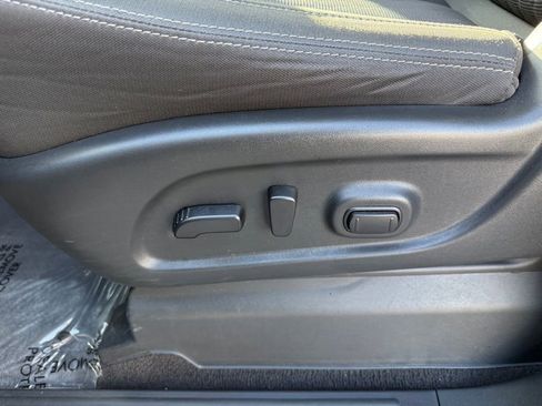 Used 2021 Nissan Titan SV w/ SV Convenience Package image 8