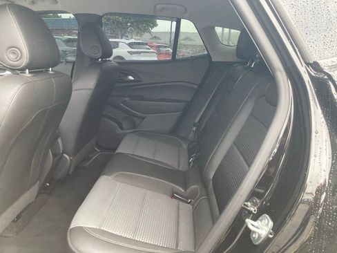 Used 2025 Chevrolet Trax LT FWD image 14