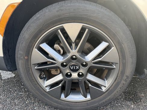 Used 2020 Kia Soul EX image 27