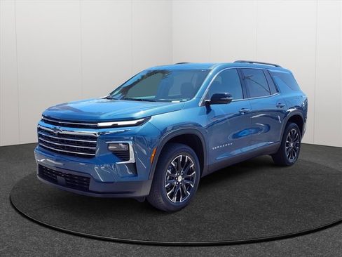 New 2026 Chevrolet Traverse LT w/ Sun and Wheel Package FWD image 3