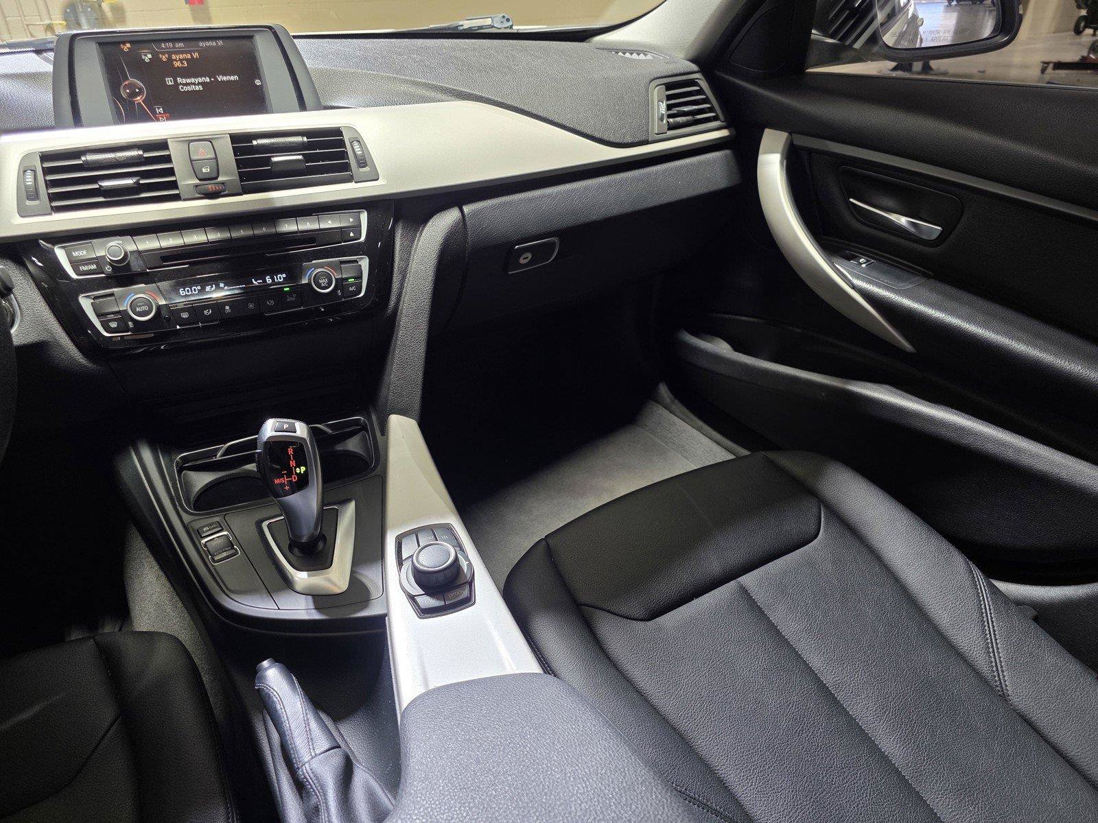 Used 2016 BMW 320i Sedan RWD image 10