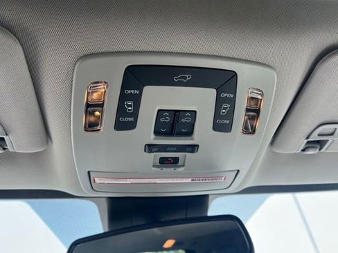 Used 2022 Toyota Sienna XLE w/ XLE Plus Package FWD image 26