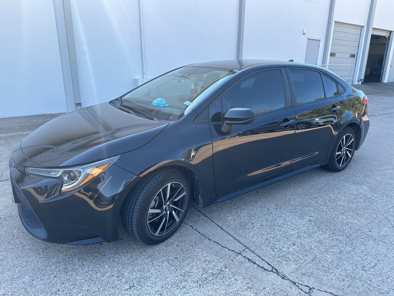 Used 2022 Toyota Corolla LE FWD image 2