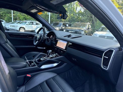 Used 2022 Porsche Cayenne Turbo AWD/4WD image 45