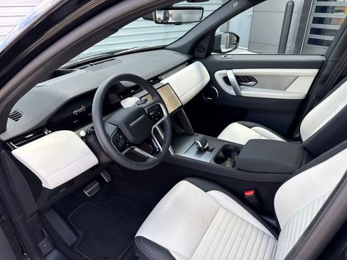 Used 2026 Land Rover Discovery Sport Landmark AWD/4WD image 9