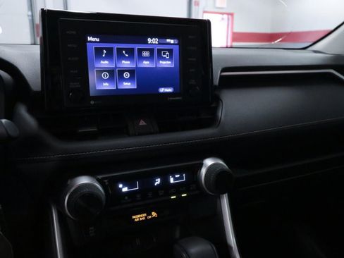 Used 2022 Toyota RAV4 LE FWD image 10