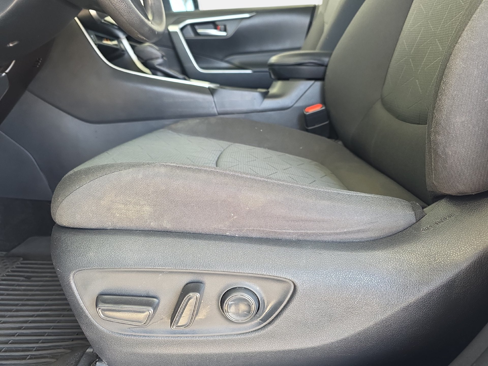Used 2023 Toyota RAV4 XLE w/ Convenience Package FWD image 28