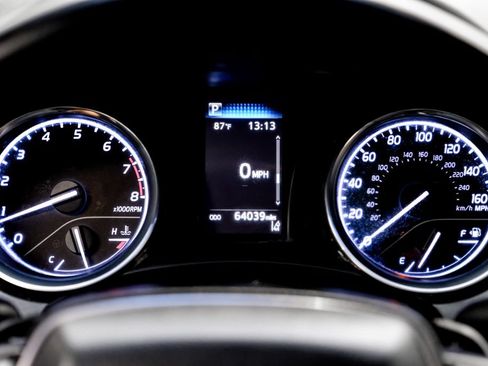 Used 2020 Toyota Camry SE FWD image 19