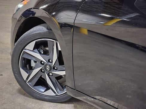 Used 2023 Hyundai Elantra Limited w/ Cargo Package image 23