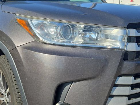 Used 2017 Toyota Highlander XLE AWD/4WD image 5