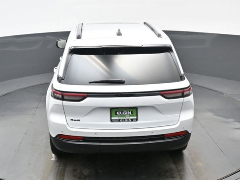 Used 2023 Jeep Grand Cherokee Altitude image 36