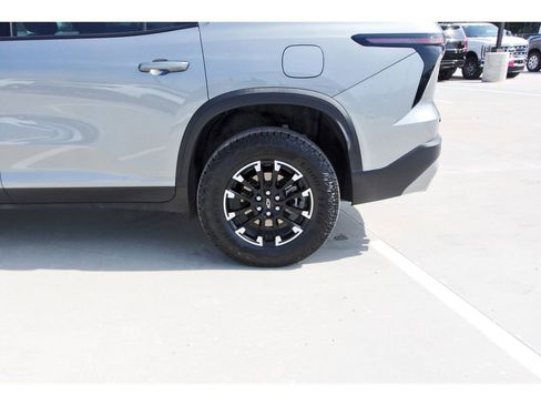 Used 2024 Chevrolet Traverse Z71 AWD/4WD image 32