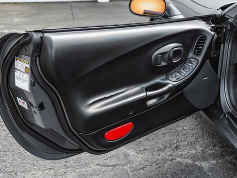 Used 2004 Chevrolet Corvette Convertible w/ Preferred Equipment Group image 33