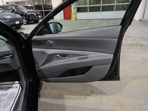 Used 2025 Hyundai Elantra SEL image 32