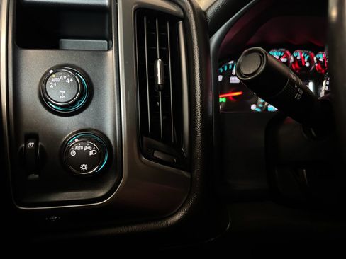 Used 2018 Chevrolet Silverado 1500 LT AWD/4WD image 16