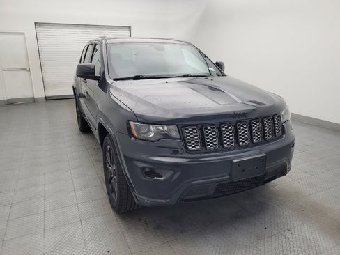 Used 2017 Jeep Grand Cherokee Altitude AWD/4WD image 14