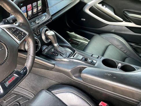 Used 2016 Chevrolet Camaro SS RWD image 13