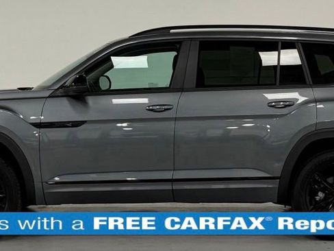 Used 2023 Volkswagen Atlas SEL R-Line AWD/4WD image 2