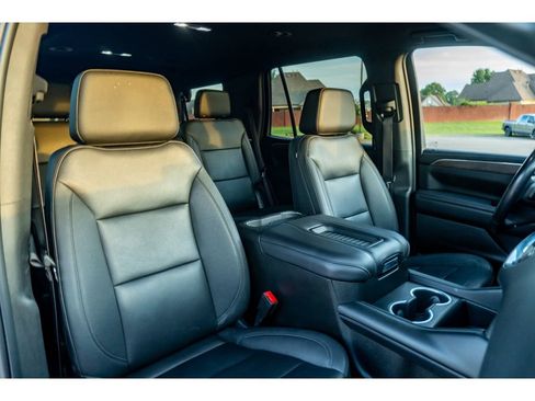 Used 2022 Chevrolet Tahoe Z71 w/ Luxury Package AWD/4WD image 19