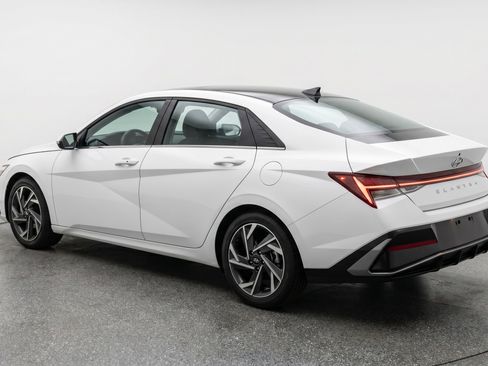 Used 2025 Hyundai Elantra SEL image 6