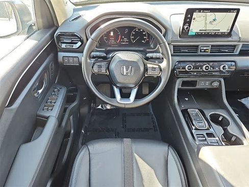 Certified 2025 Honda Pilot Touring image 10