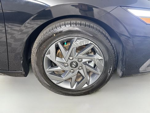 Used 2024 Hyundai Elantra SEL FWD image 32