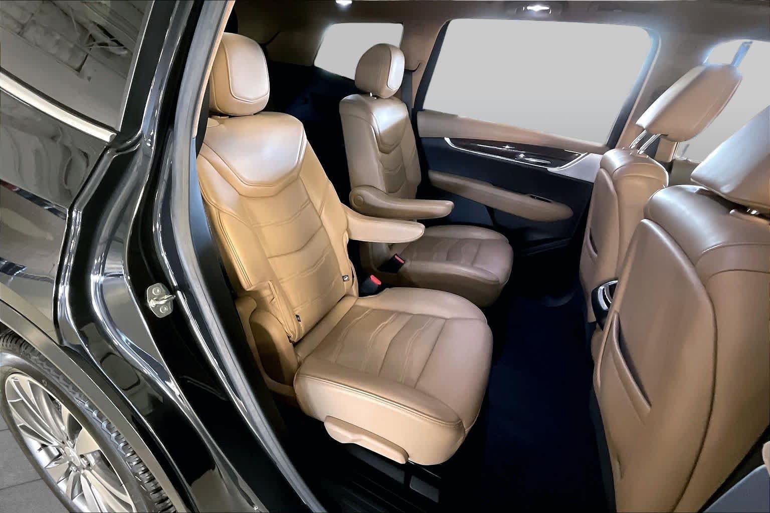 Used 2020 Cadillac XT6 Premium Luxury w/ Platinum Package FWD image 18