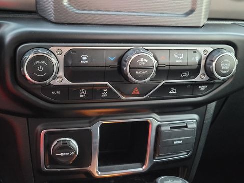 Used 2022 Jeep Wrangler Sport image 16