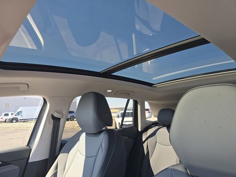 New 2026 Volkswagen Tiguan SE image 9