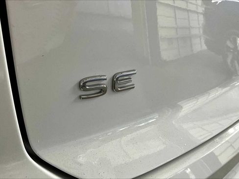 Used 2024 Volkswagen Atlas Cross Sport SE image 11