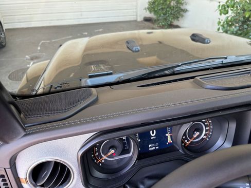 Used 2025 Jeep Wrangler Unlimited Sahara AWD/4WD image 34