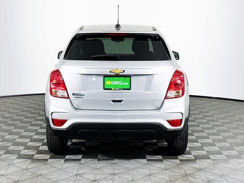 Used 2022 Chevrolet Trax LS w/ Tint and Cruise Package FWD image 7
