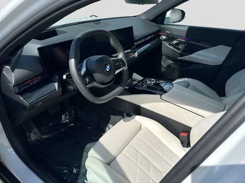 Used 2026 BMW 540i xDrive w/ Executive Package AWD/4WD image 10