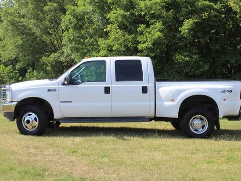 Used 2002 Ford F350 XLT image 2
