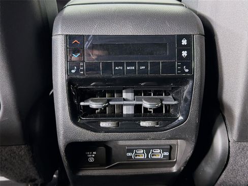 Used 2022 Jeep Grand Cherokee L Limited image 24