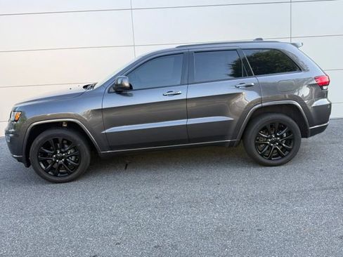 Used 2020 Jeep Grand Cherokee Altitude AWD/4WD image 2