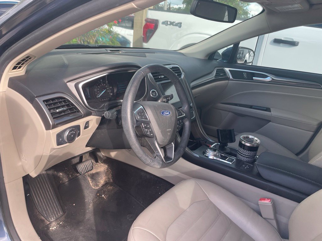 Used 2018 Ford Fusion SE w/ Equipment Group 602A FWD image 2