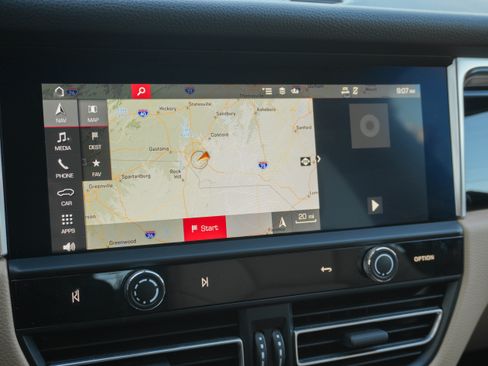 Used 2024 Porsche Macan image 26