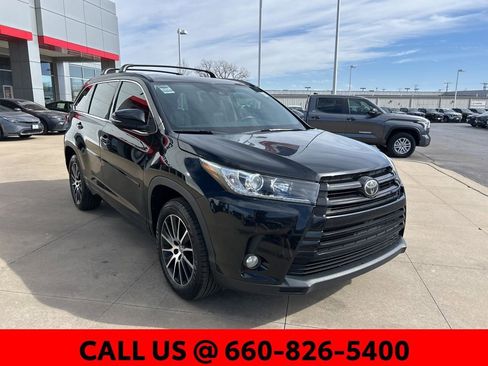 Used 2018 Toyota Highlander SE image 3