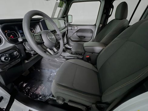 Used 2026 Jeep Wrangler Unlimited Sport AWD/4WD image 15