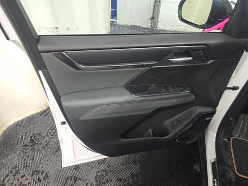 Used 2025 GMC Acadia AT4 image 16