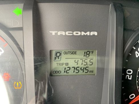 Used 2016 Toyota Tacoma SR image 27