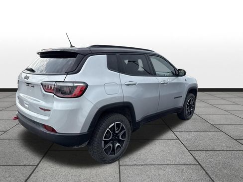 Used 2025 Jeep Compass Trailhawk AWD/4WD image 5